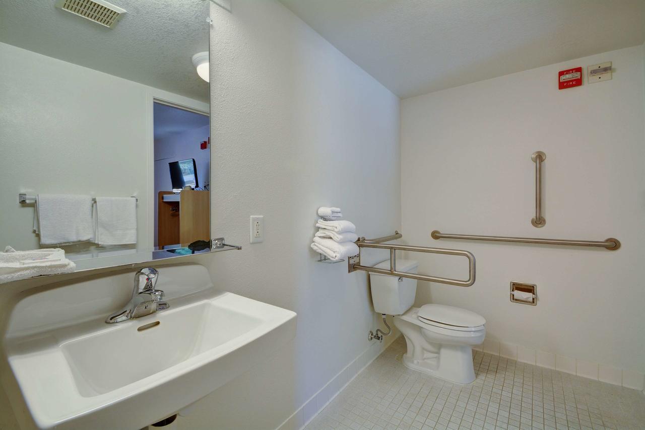 Motel 6-Windsor Locks, Ct - Hartford Экстерьер фото